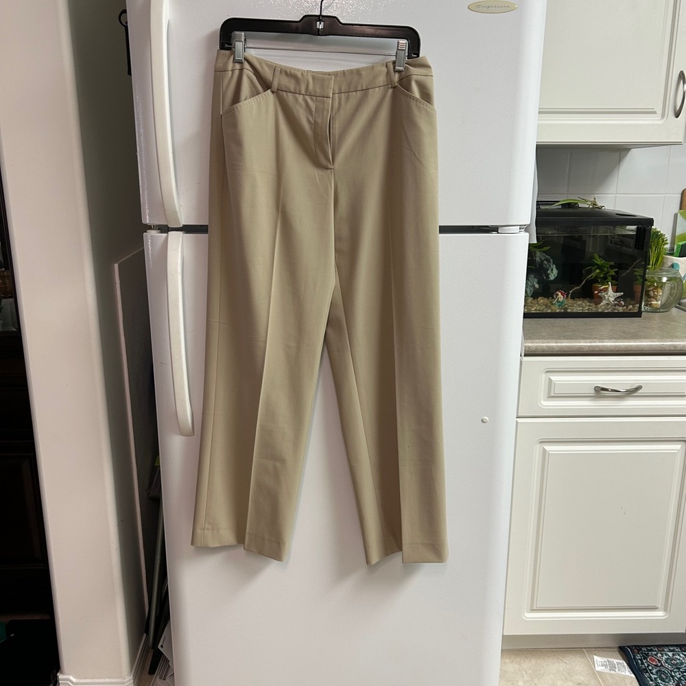 Anne Klein Tan Trousers
Size 6 Stretch Tan Beige Camel